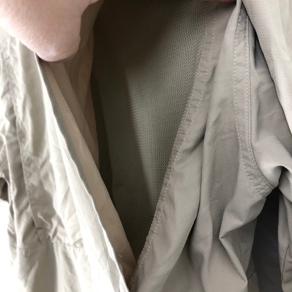 Mens Silky Polesther Under Armour Button Front Shirt w/Zip Pockets & Vented Back - Picture 6 of 9